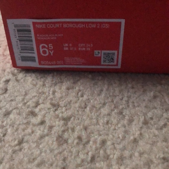 Tennis shoes - Picture 2 of 7